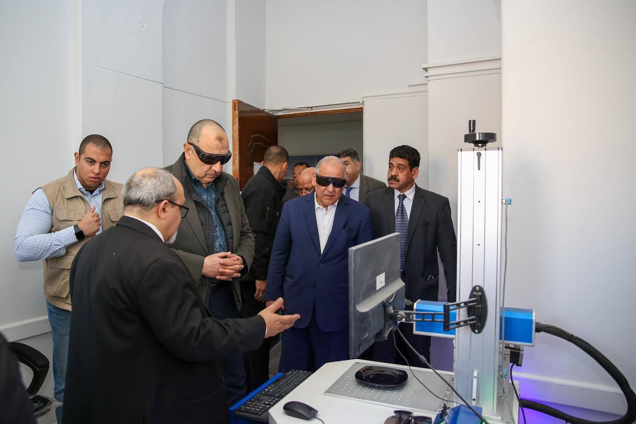 محمد شيمي يتفقد الشركة محمد شيمي يتفقد الشركة